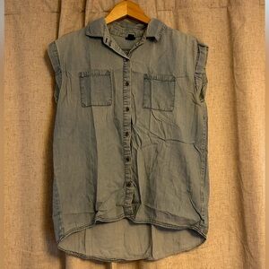 Attention blue button up top